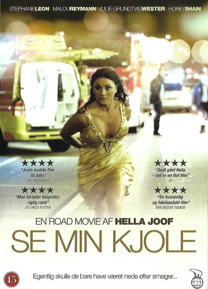 1401202567863befd2cc1.jpeg - BILLIGE FILM Hush Little Baby - DVD: Fire Piger, En Stjålet Volvo og Frihedens Pris